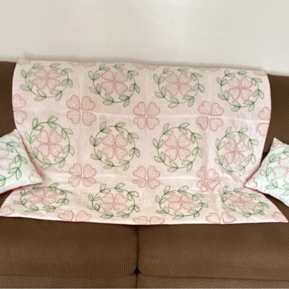 Floral Patterned Quilt with Matching Pillows
